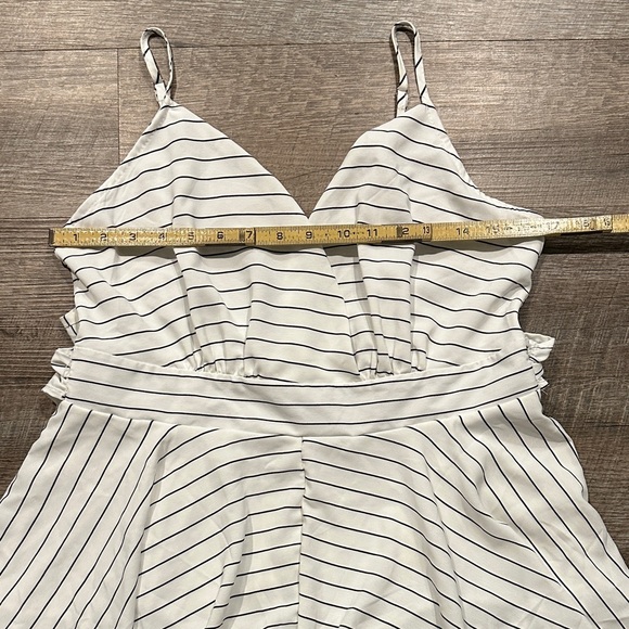 Revamped White Striped Sleeveless shorts romper with bow size large - Picture 5 of 10